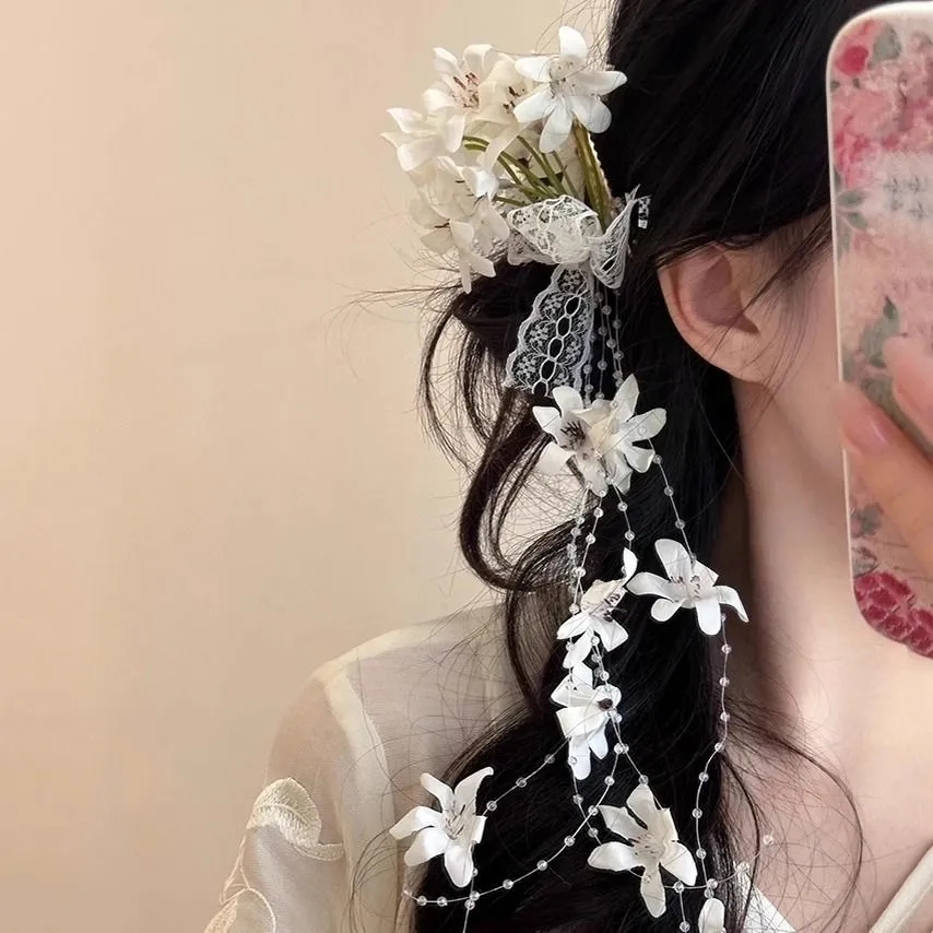 Elegant White Floral Hair Clip - Women Fashion Photoshoot recension och pris