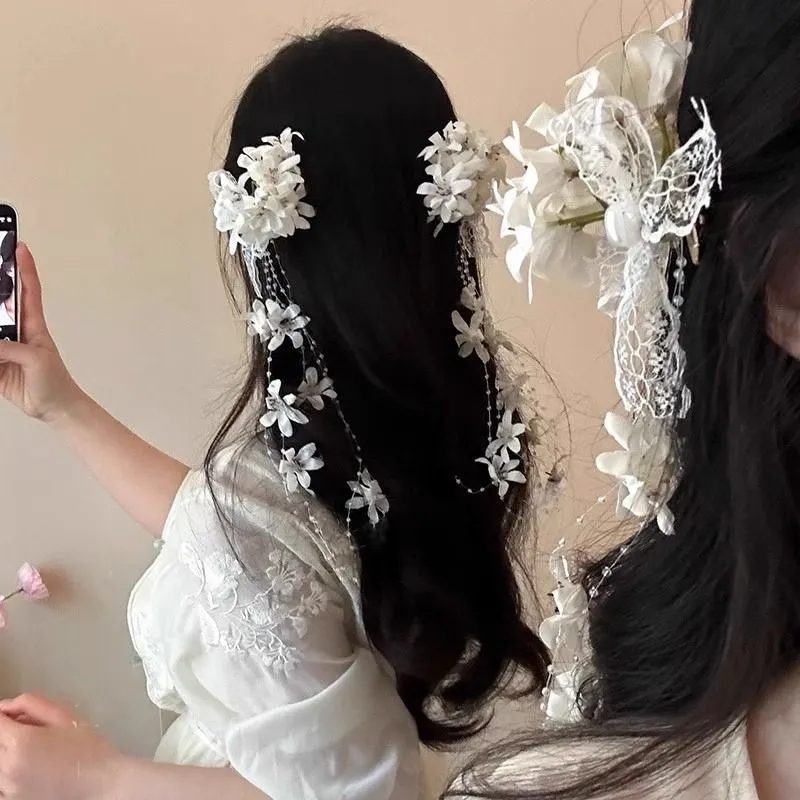 Elegant White Floral Hair Clip - Women Fashion Photoshoot recension och pris